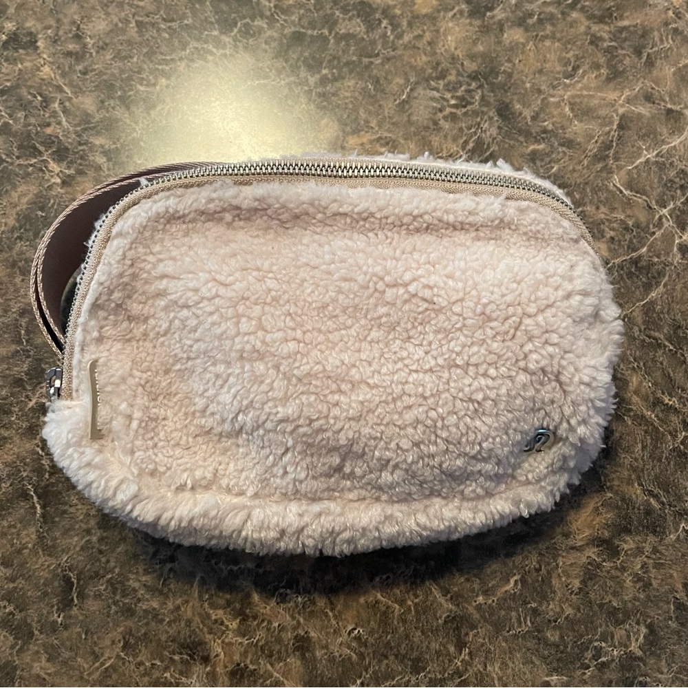 Lululemon Sherpa Belt Bag